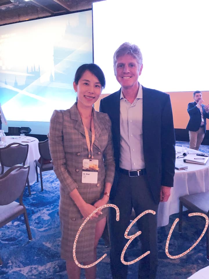 隱適美全球高峰會-Aligner-300-in-London-珊醫師與隱適美的CEO-Joseph-合照