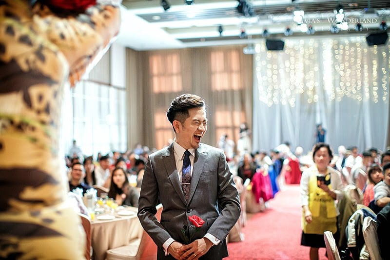 隱適美隱形牙套日記-invisalign-戴蒙矯正器-牙齒矯正心得比較-Angus婚禮時已可以大笑