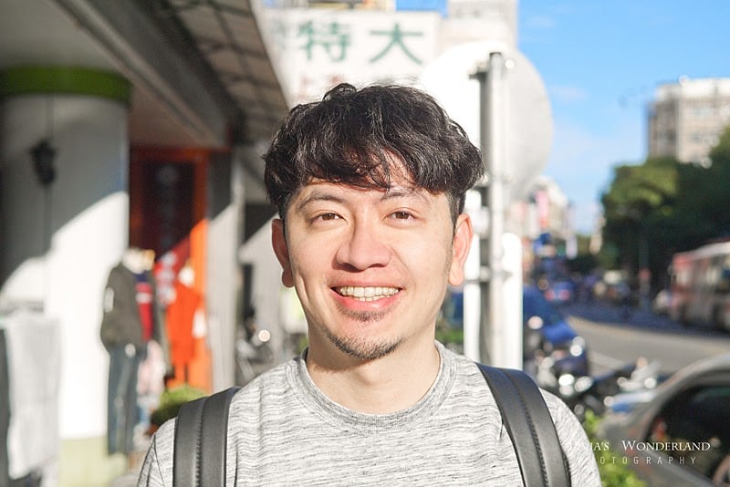 隱適美隱形牙套日記-invisalign-戴蒙矯正器-牙齒矯正心得比較-Angus生活照-看不出有戴牙套矯正牙齒