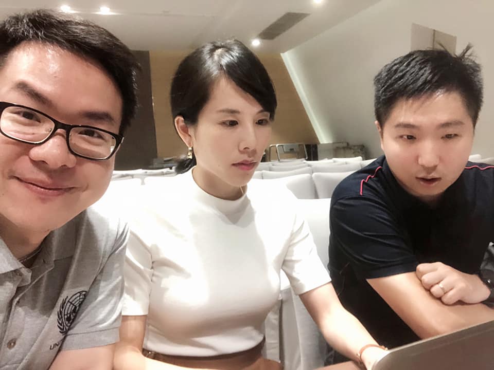 台中牙齒矯正-Dr.珊-中國牙齒矯正-演講2019 COS-南京-深夜努力準備演講的楊念珊醫師