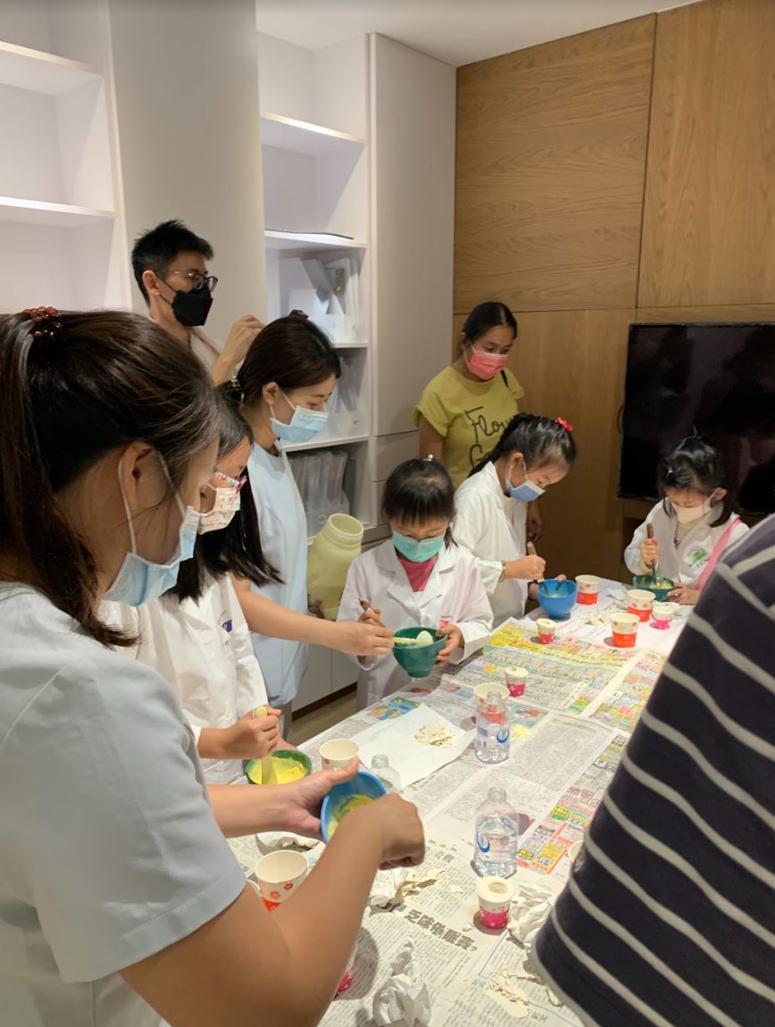 2022小小牙醫營-傳統矯正印模及石膏灌模體驗活動花絮-4-楊念珊醫師-台中-牙齒矯正醫師