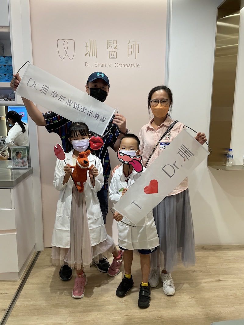 2022小小牙醫營-小朋友與家長合影紀念-5-楊念珊醫師-台中-牙齒矯正醫師
