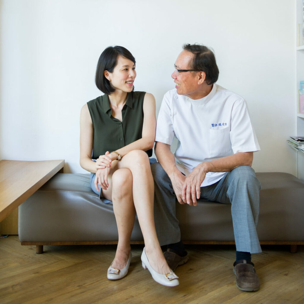 楊念珊醫師與父親楊史伯醫師合影