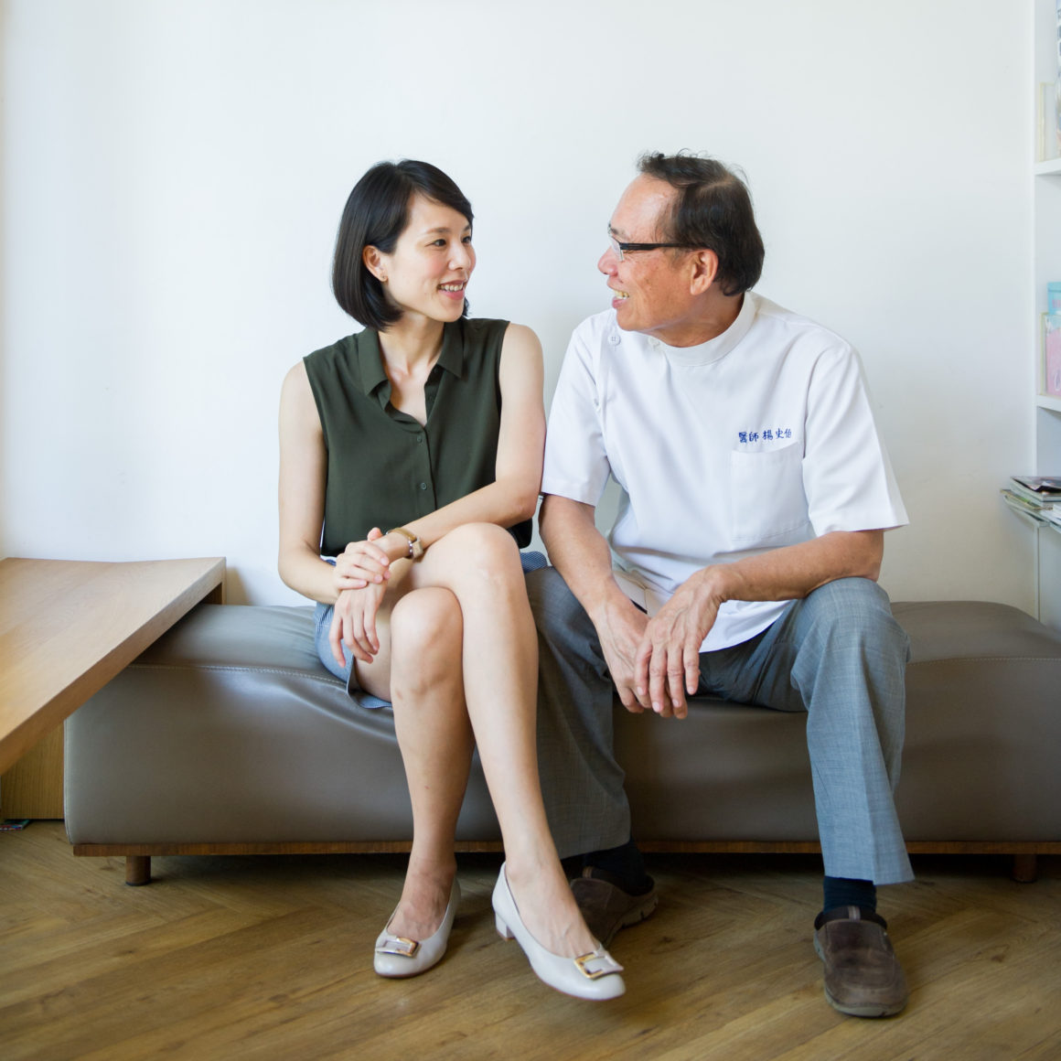 楊念珊醫師與父親楊史伯醫師合影