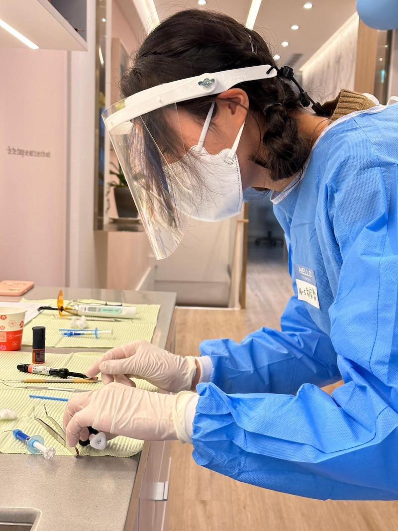 高中生在2023大大牙醫營體驗蛀牙補牙