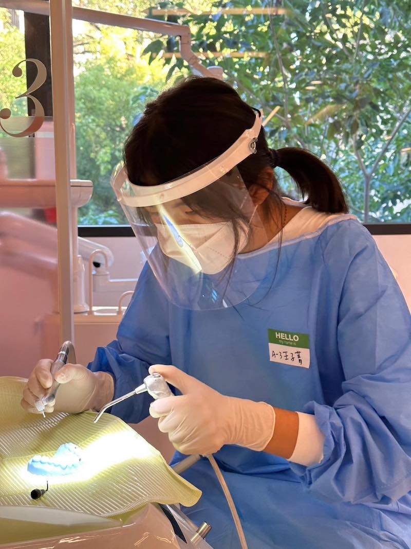 高中生在2023大大牙醫營體驗蛀牙補牙