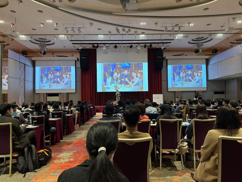 珊醫師在《2024 隱適美Taiwan Forum》進行演講